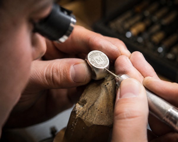 Engraving jewelry